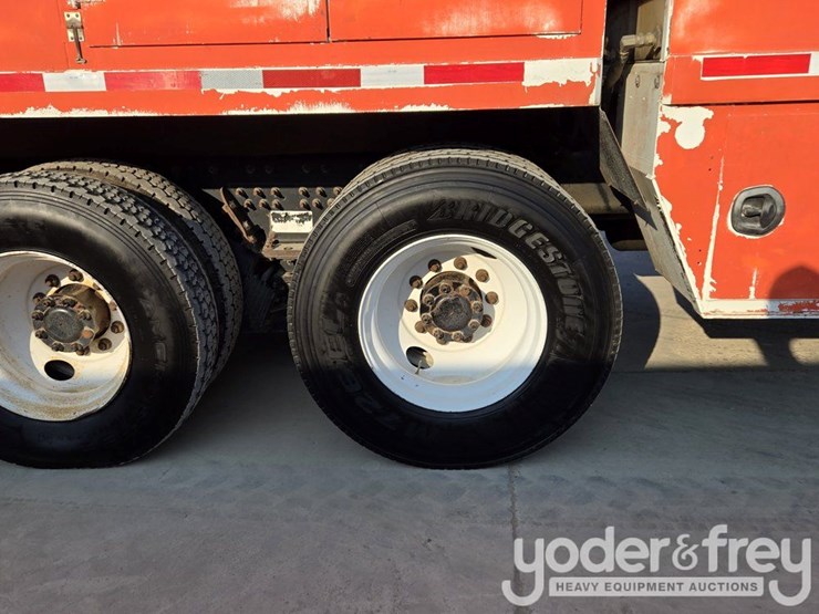 2009-international-7300-image-16