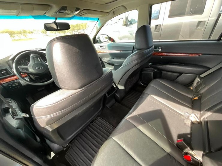 2012-subaru-outback-(at,-awd,-2.5l,-miles-image-17