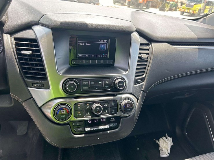 2017-chevrolet-tahoe-image-15