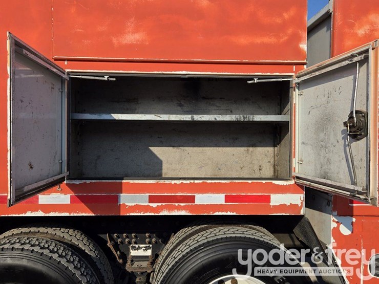 2009-international-7300-image-23