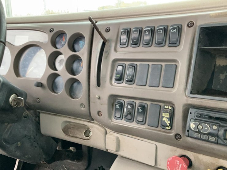 2004-mack-chn613-image-38