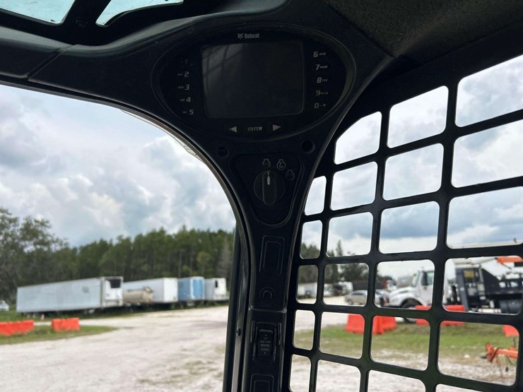 2020-bobcat-t595-image-12