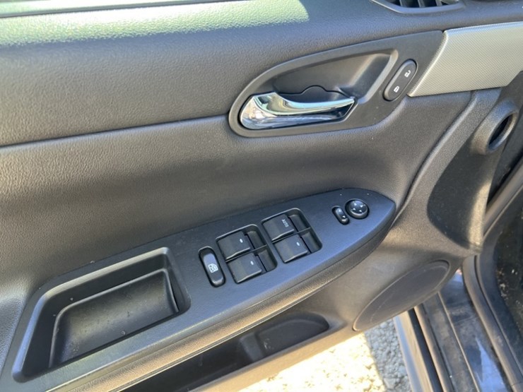 2012-chevrolet-impala-sedan-image-22