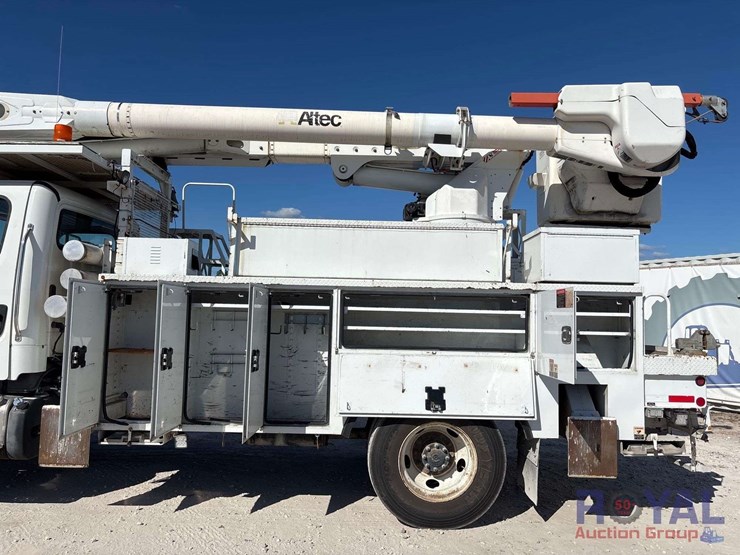 2016-freightliner-m2-106-4x4-altec-bucket-truck-image-36