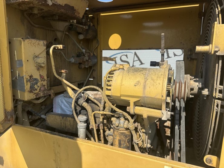 caterpillar-936-image-36