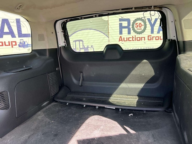 2014-chevrolet-tahoe-image-23