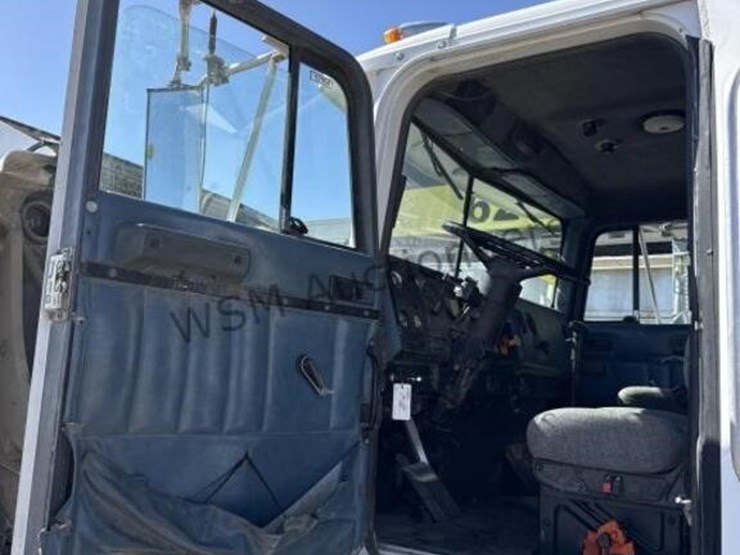 international-9400-image-39