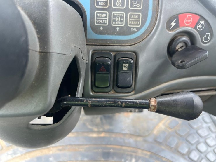 new-holland-tv140-image-28