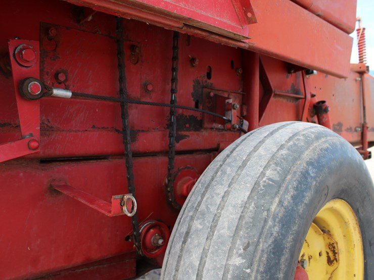 new-holland-315-image-33