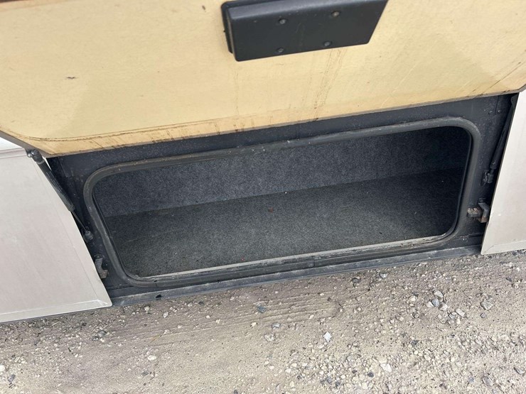 1999-southwind-fleetwood-34n-34ft-class-a-motorhome-image-22