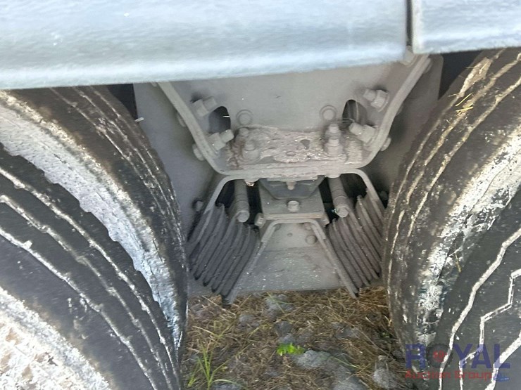 2015-peterbilt-320-image-21