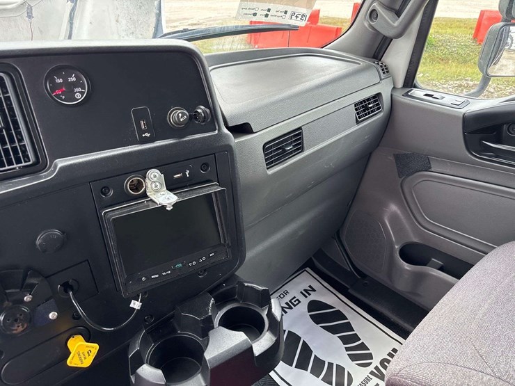 2020-international-mv607-16ft-morgan-dump-truck-image-40