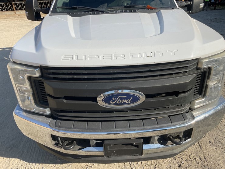 2017-ford-f250-xl-image-14