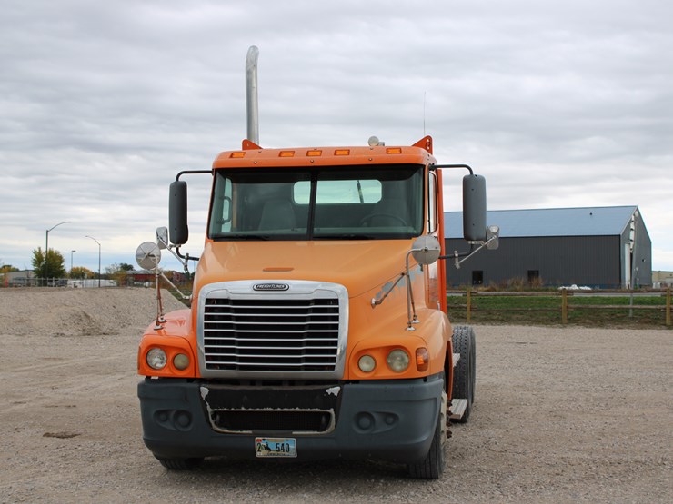 #2063-•-#2063--2006-freightliner-century-classic-s/t-semi-image-2