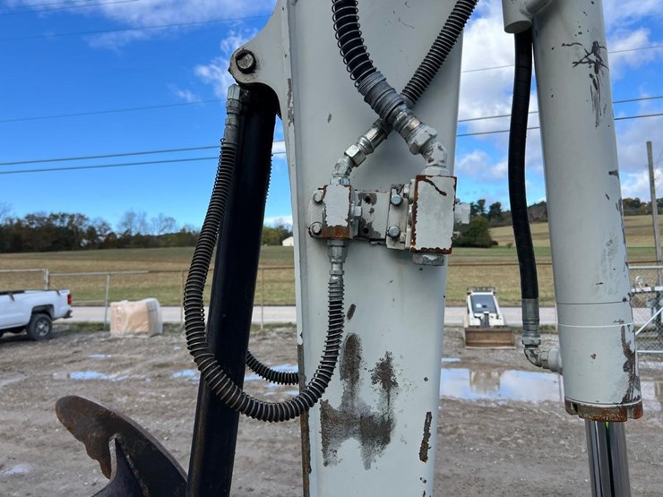 2017-takeuchi-tb260-image-9