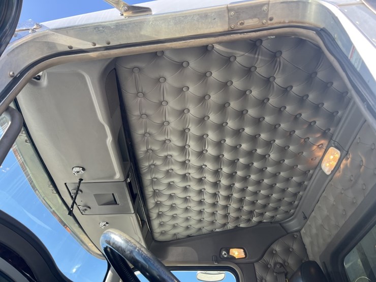 2015-kenworth-w900-image-18