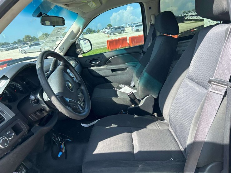 2014-chevrolet-tahoe-image-12