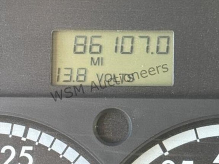 2004-freightliner-fl70-image-20