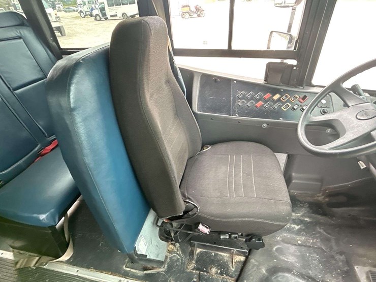 2007-freightliner-b2-image-13