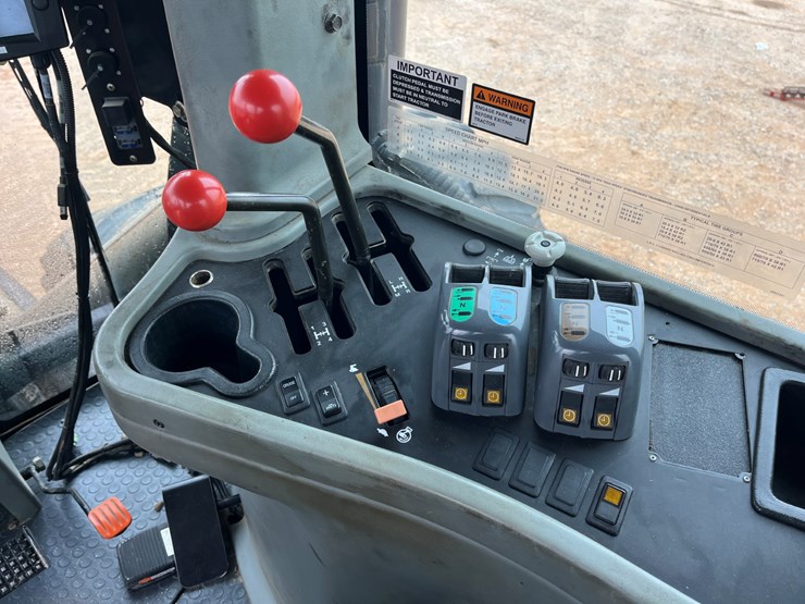 2008-versatile-535-image-27