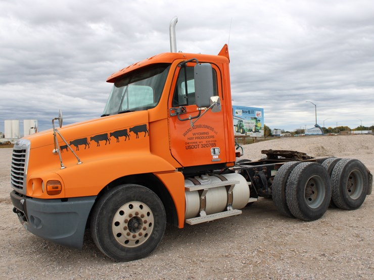 #2063-•-#2063--2006-freightliner-century-classic-s/t-semi-image-48