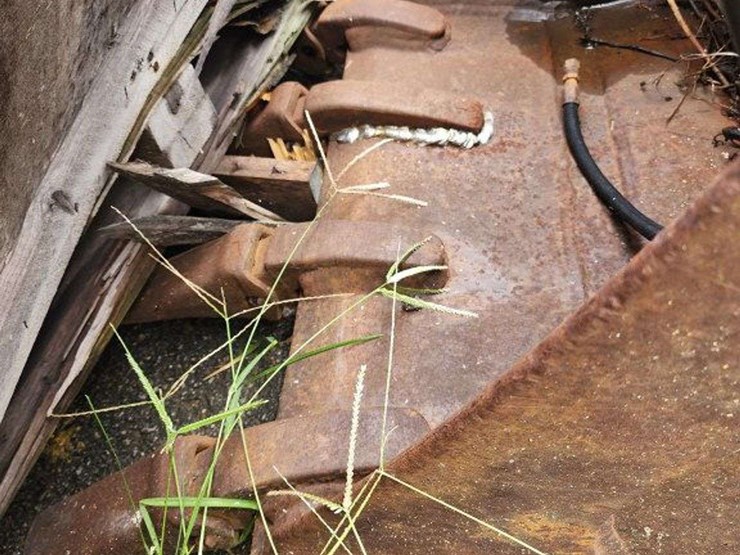 wain-roy-clam-shell-30"-bucket-image-2