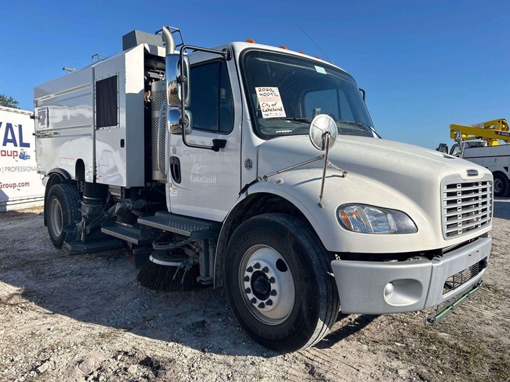 2020-freightliner-m2-106-elgin-whirlwind-series-mv-street-sweeper-truck-image-2
