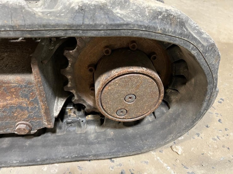 2015-deere-17g-image-16