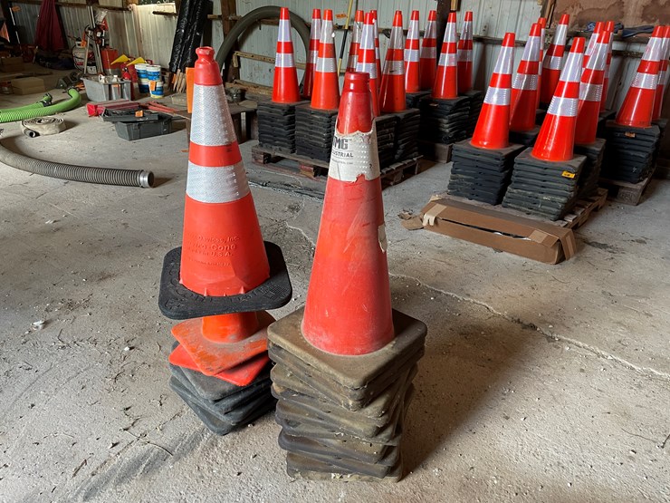 #1055-•-misc.-traffic-cones-image-2