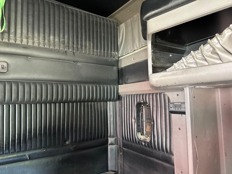 2012-kenworth-t660-image-31