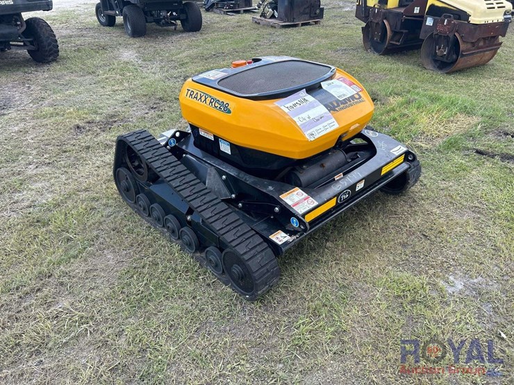 2022-mcconnel-traxx-rc28-43in.-remote-controlled-slope-mower-image-2