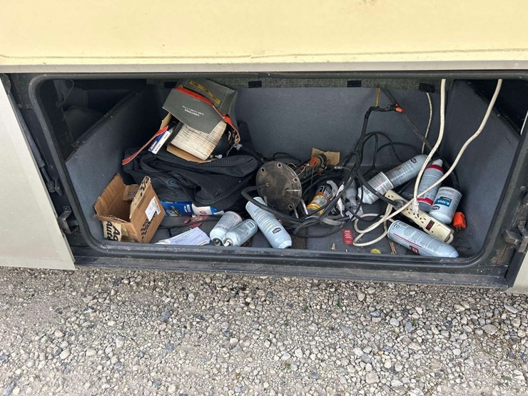 1999-southwind-fleetwood-34n-34ft-class-a-motorhome-image-27