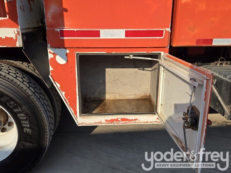 2009-international-7300-image-24