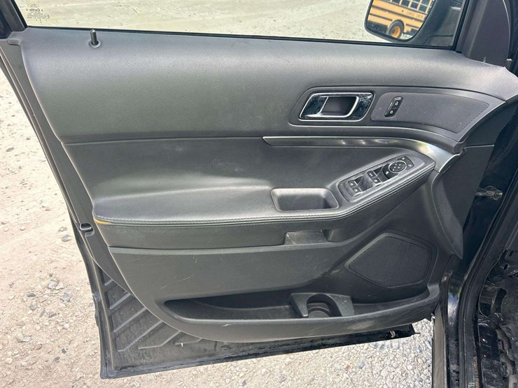 2013-ford-explorer-image-11