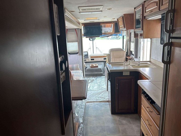 1998-national-rv-tropi-cal-t/a-35ft-class-a-motorhome-image-23