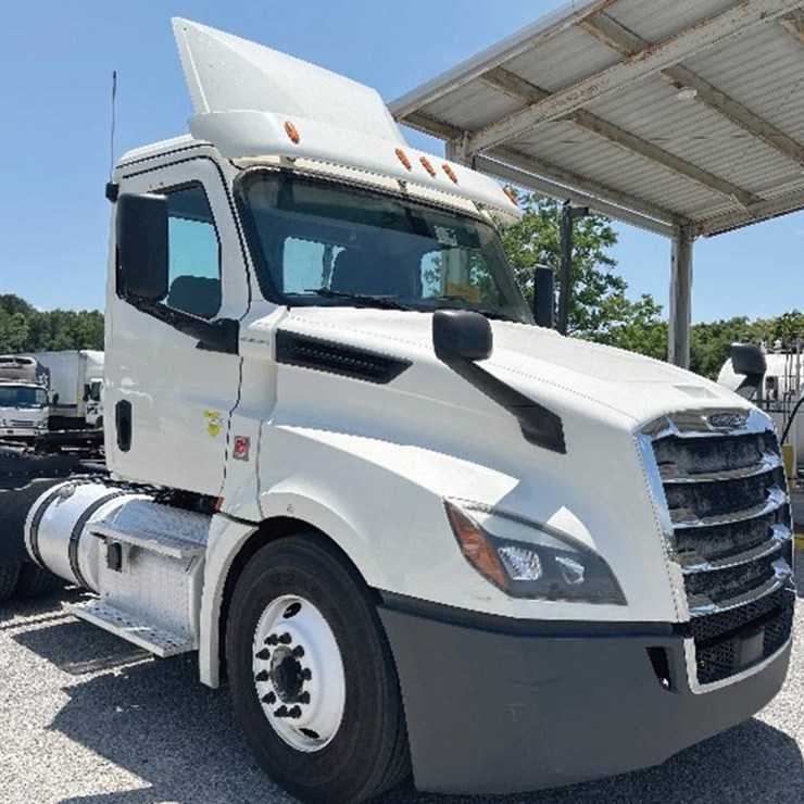 2019 FREIGHTLINER CASCADIA 126