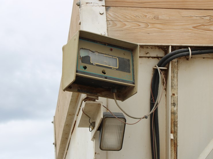 1982-international-s1700-image-26