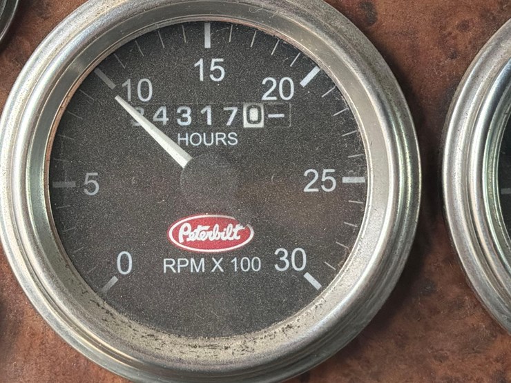 2003-peterbilt-357-image-27