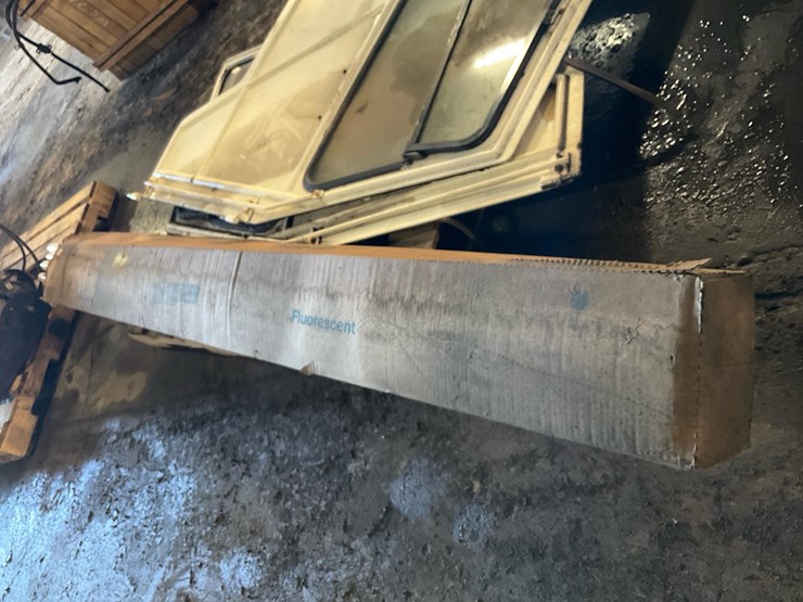 #186-•-forklift-doors-and-light-bulbs-image-10