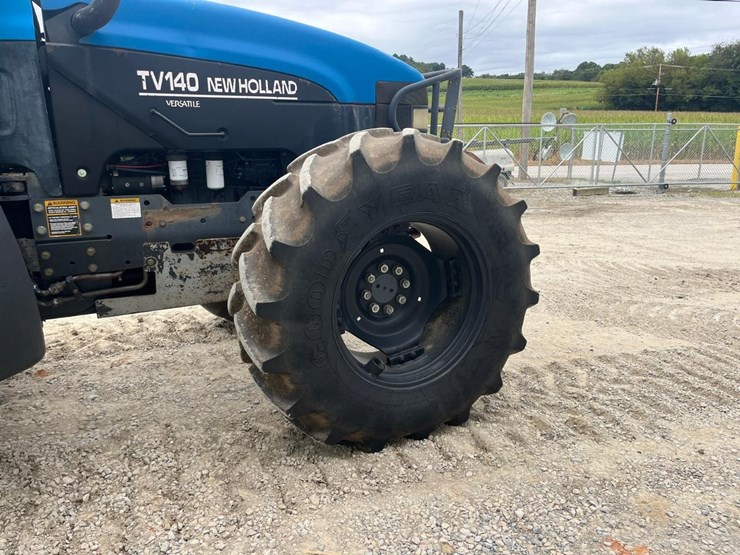 new-holland-tv140-image-21