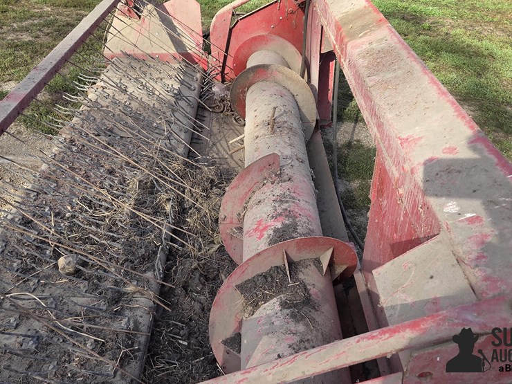 international-810-image-9