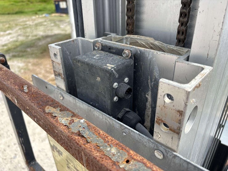 2016-jlg-20mvl-19ft-aerial-platform-lift-image-8