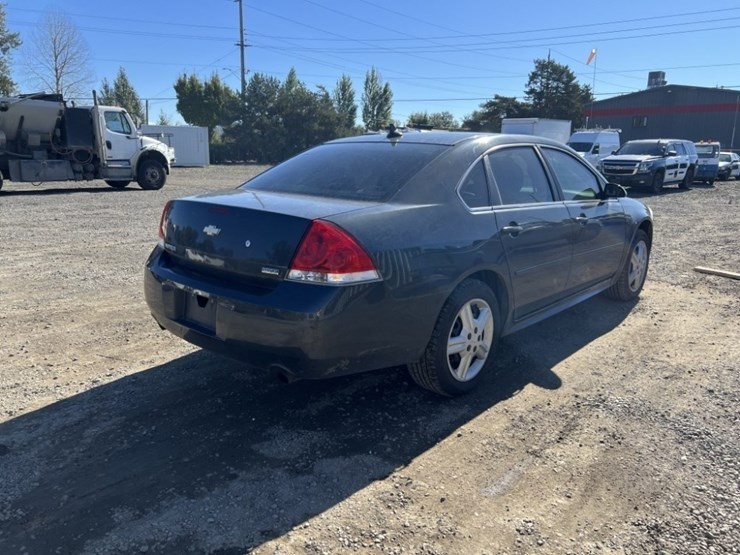 2012-chevrolet-impala-sedan-image-4