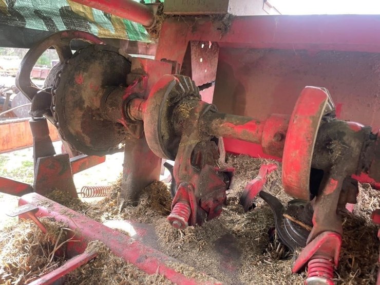 massey-ferguson-124-image-7