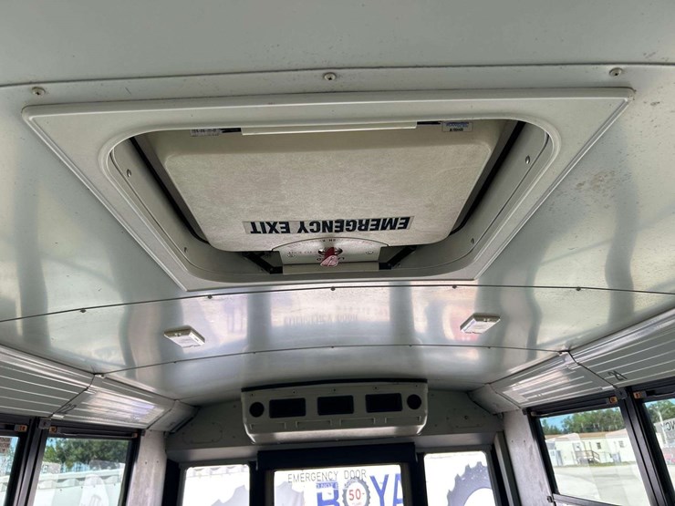 2009-freightliner-b2-image-24