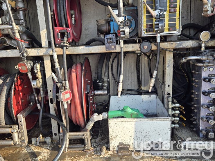 2009-international-7300-image-29