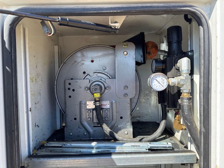 2017-ford-f550-xl-image-22