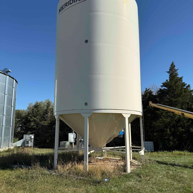 Meridian M1620 Hopper Bin