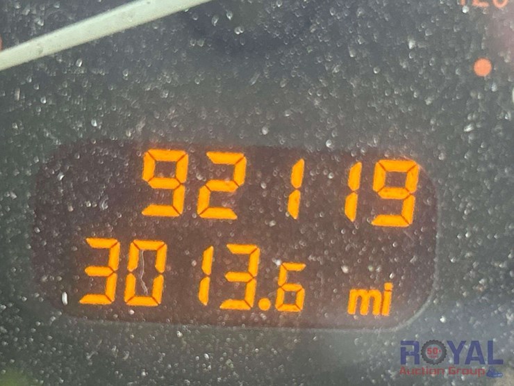 2015-peterbilt-320-image-6