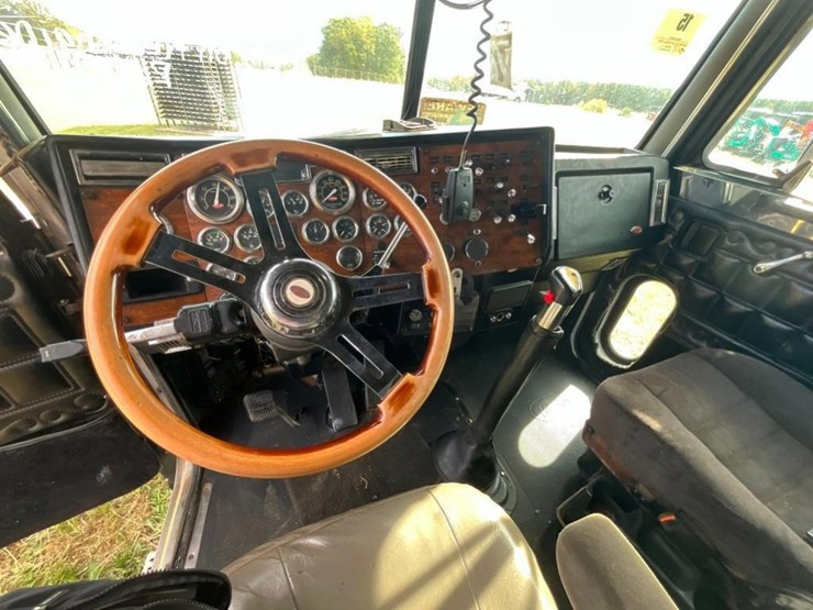 1998-peterbilt-379-image-30